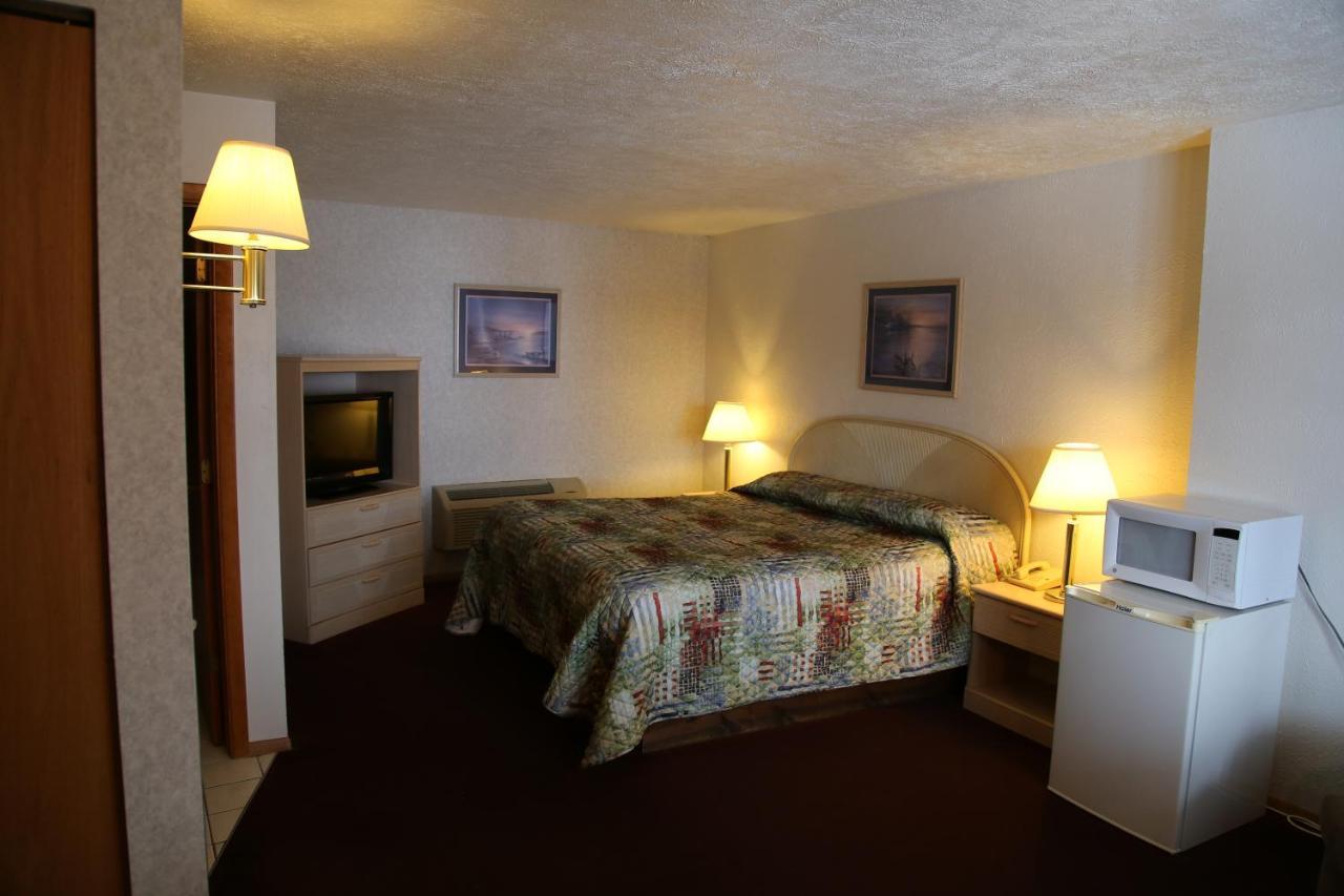 Gray Wolf Lodge Manistique Esterno foto
