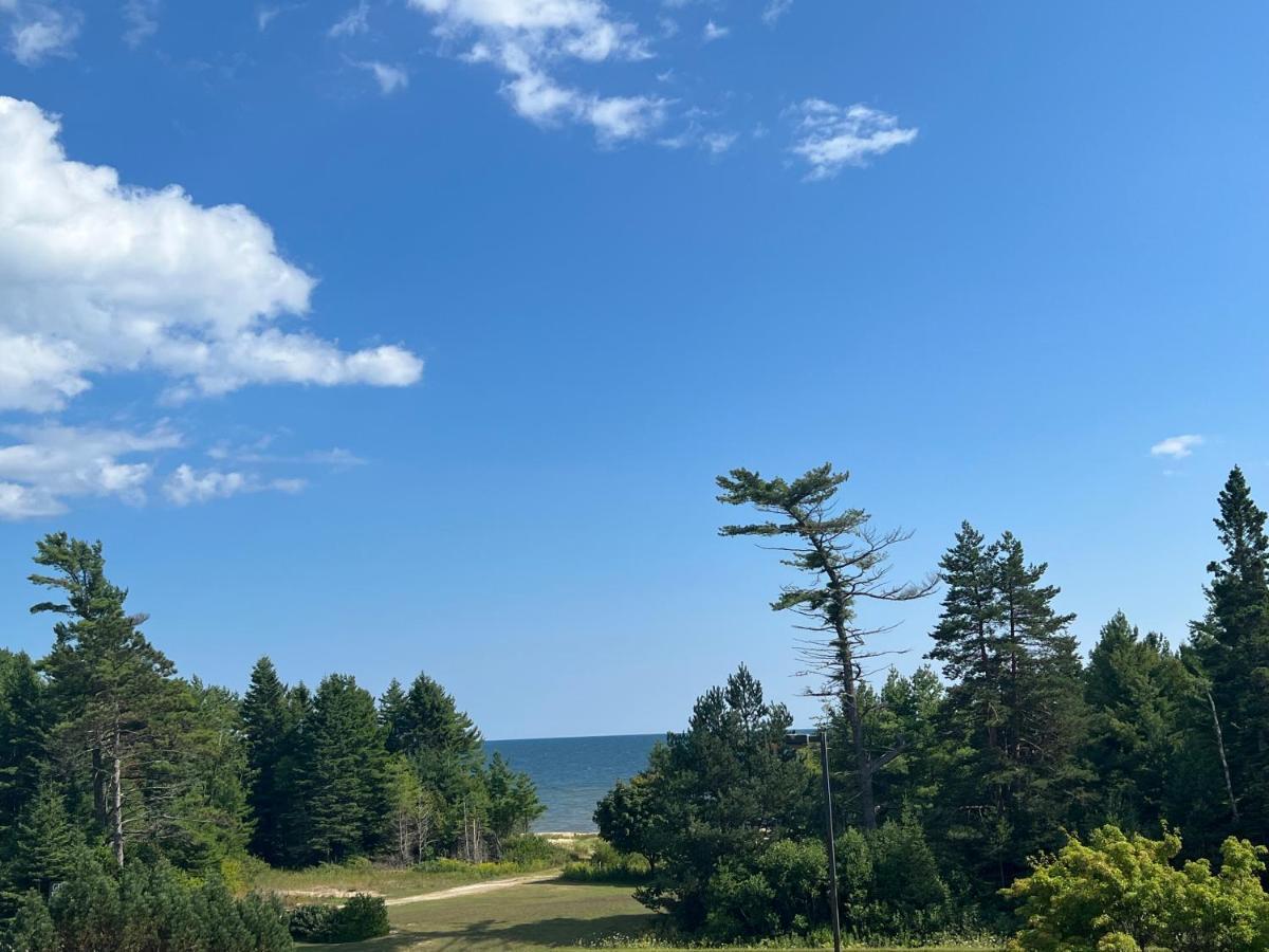 Gray Wolf Lodge Manistique Esterno foto