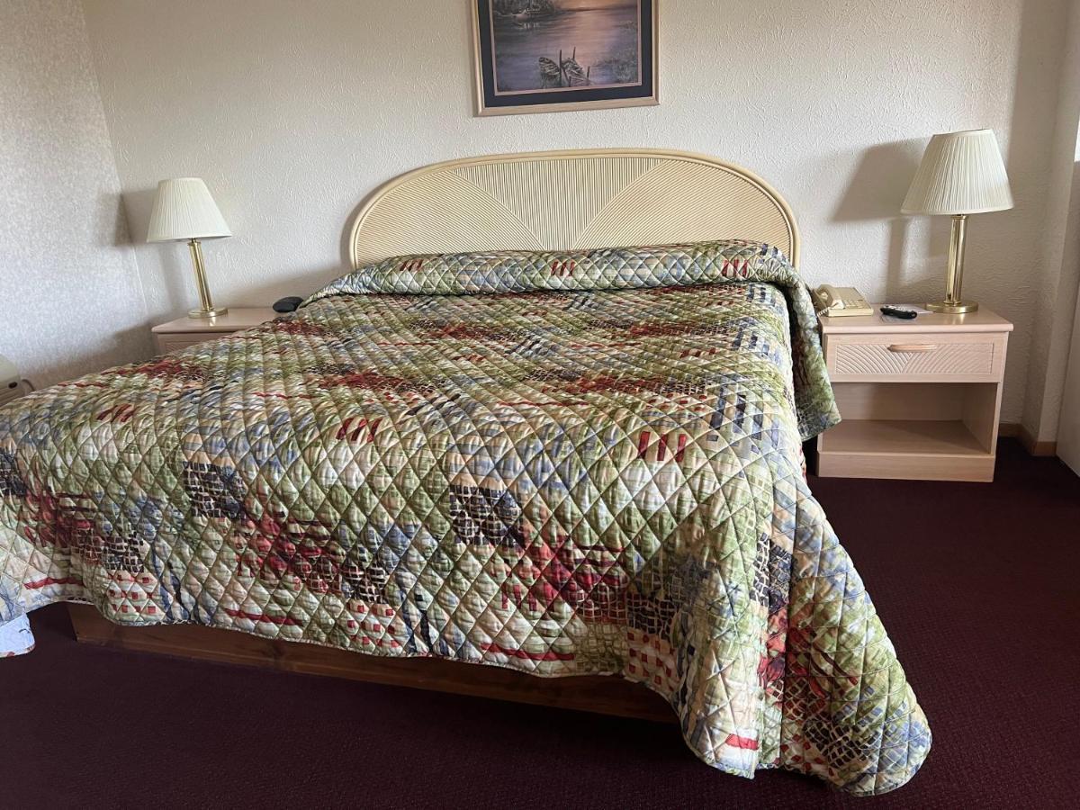 Gray Wolf Lodge Manistique Esterno foto