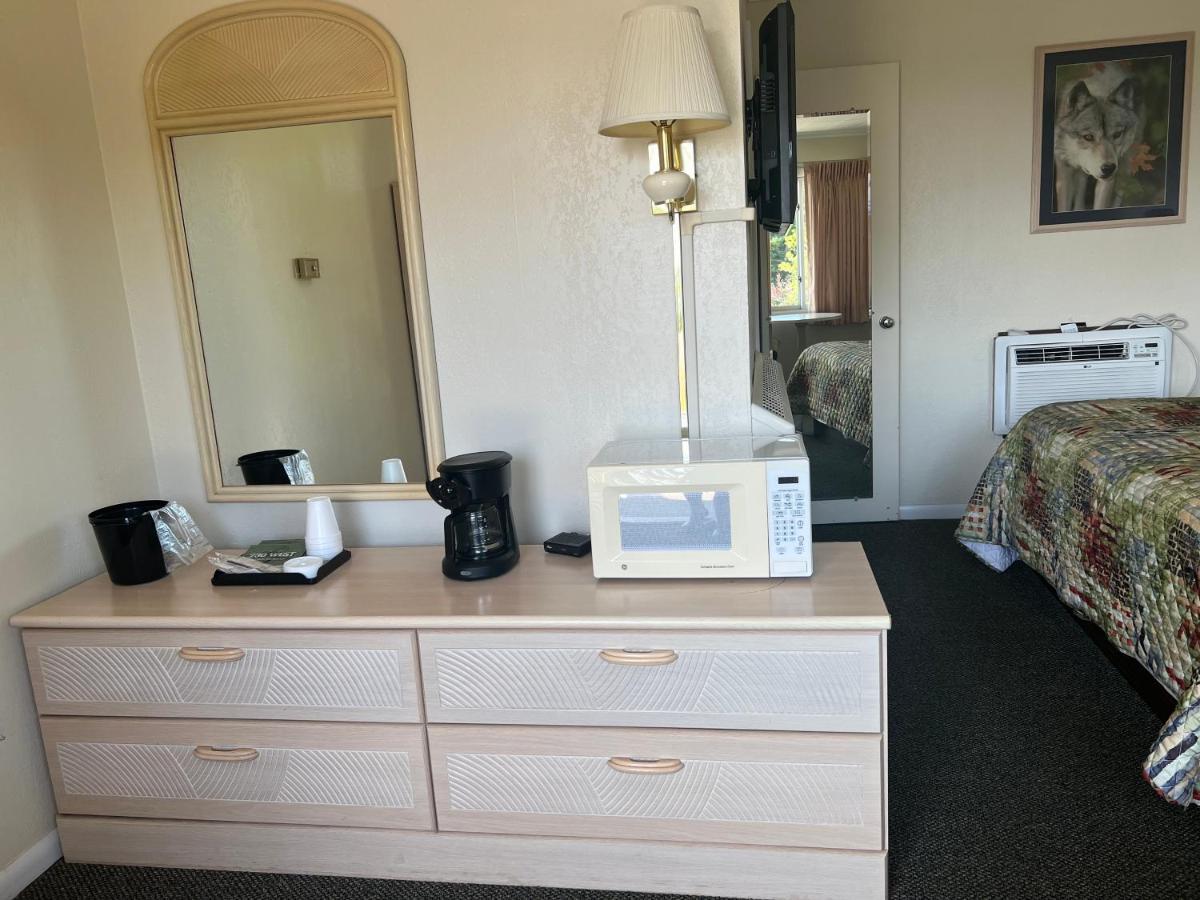 Gray Wolf Lodge Manistique Esterno foto